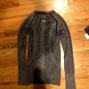 Gray Lululemon fitted long sleeve